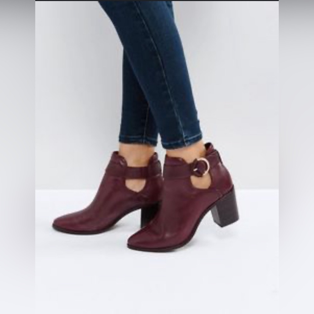 Ted Baker London Sybell Plum Leather Cut Out Buckle Detail Ankle Boots Sz 40